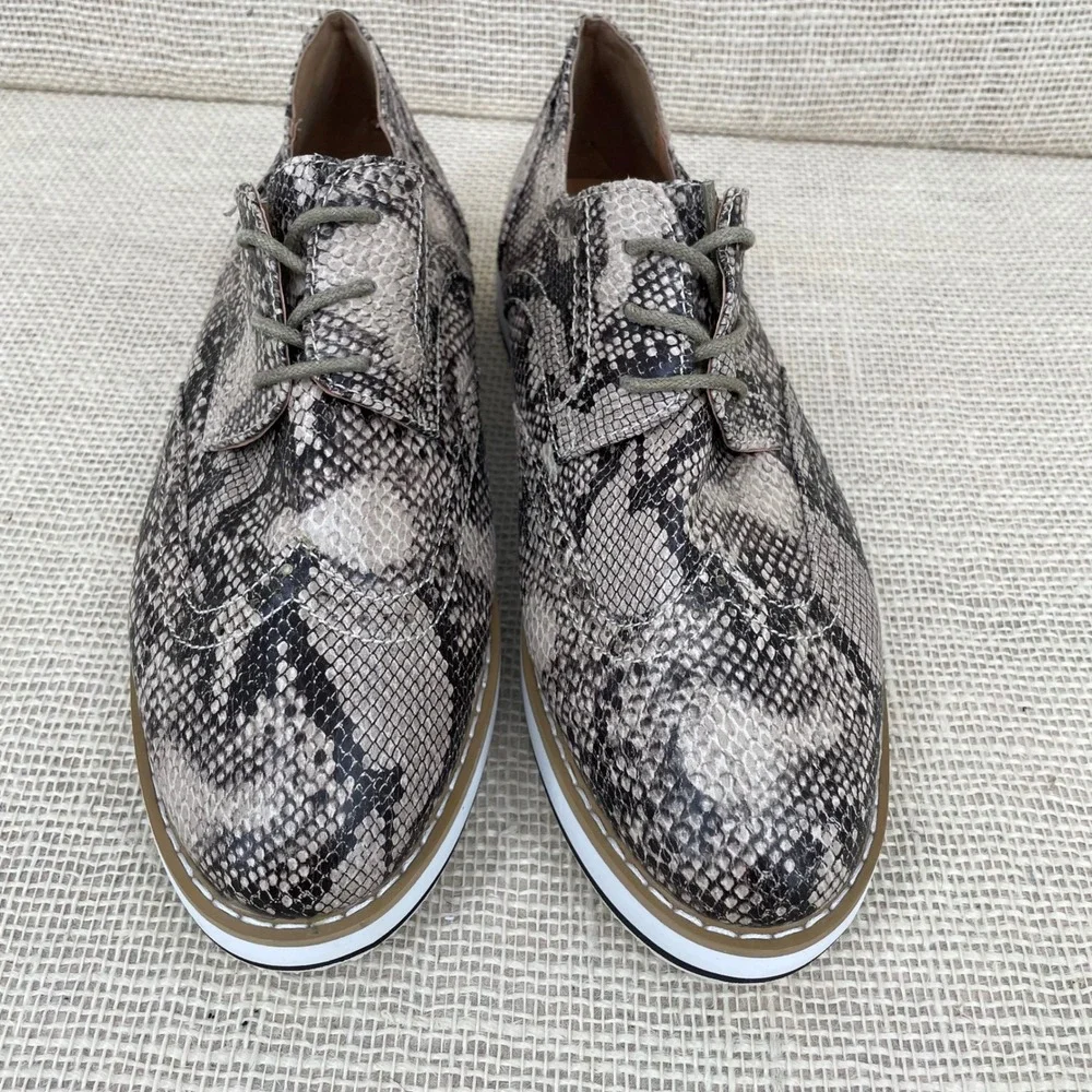 ShoeDazzle Miriam Snakeskin Wingtip Oxford Platform Shoes Grey Brown Womens 8.5